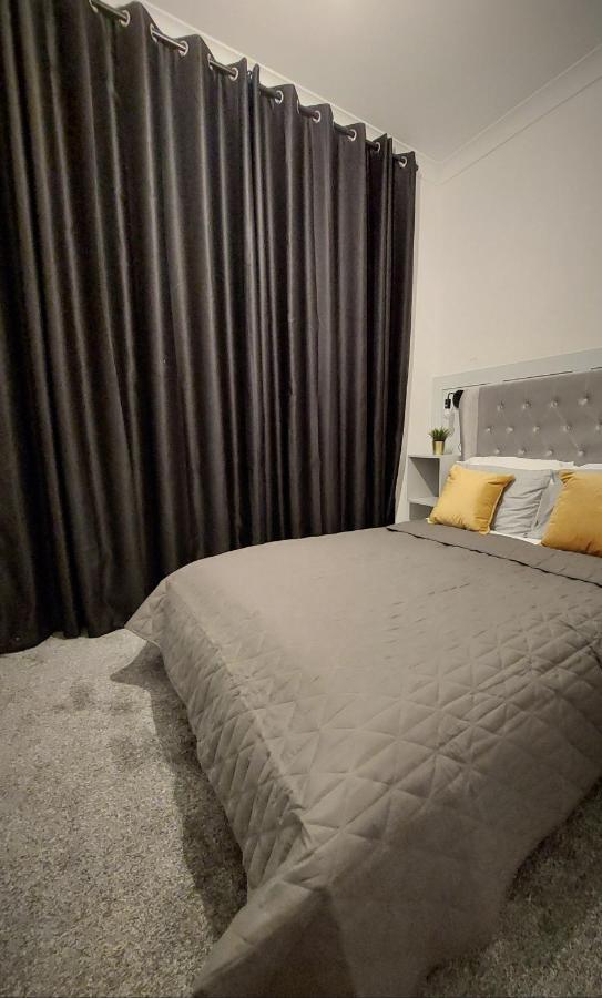 Modern & Bright, G/F, 1Br Apt. Real Hidden Gem Apartment Hamilton Exterior foto