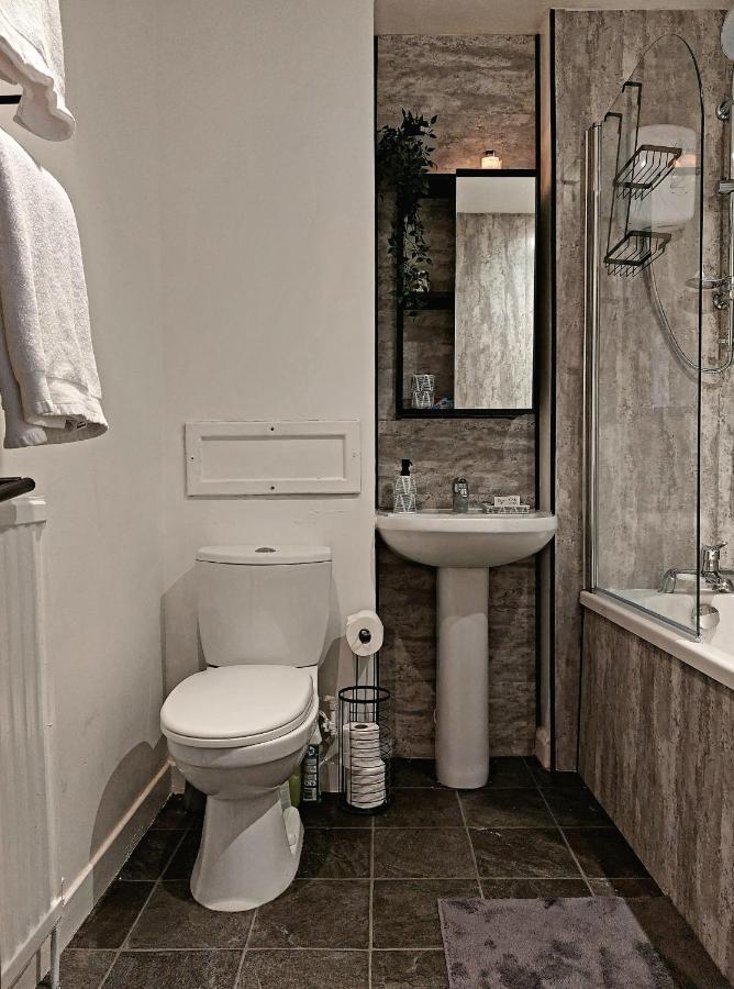 Modern & Bright, G/F, 1Br Apt. Real Hidden Gem Apartment Hamilton Exterior foto